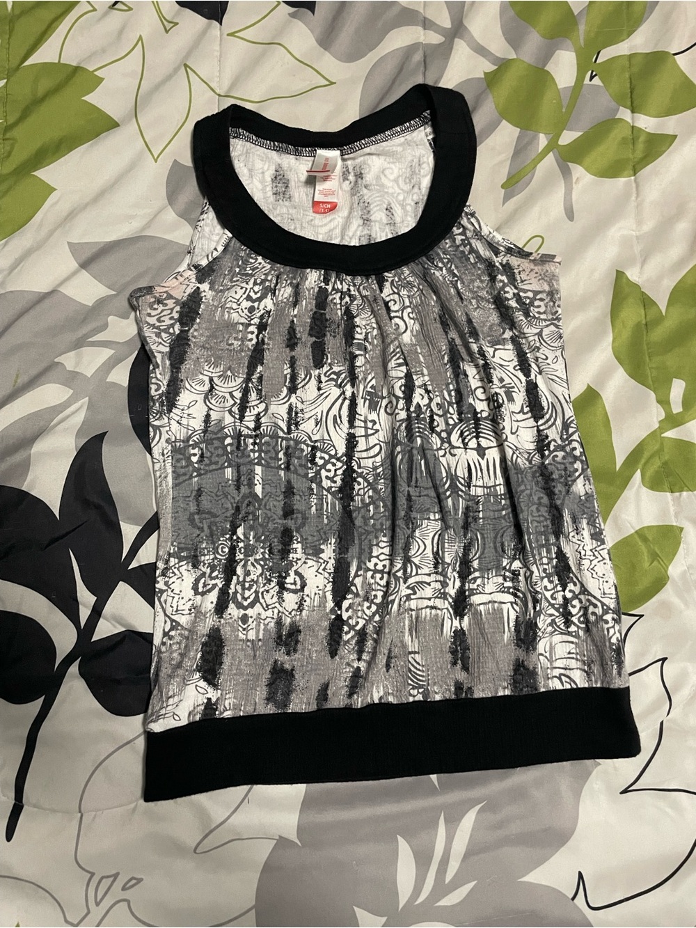 No Boundaries Black and White Sleeveless Patterned Tank Size S